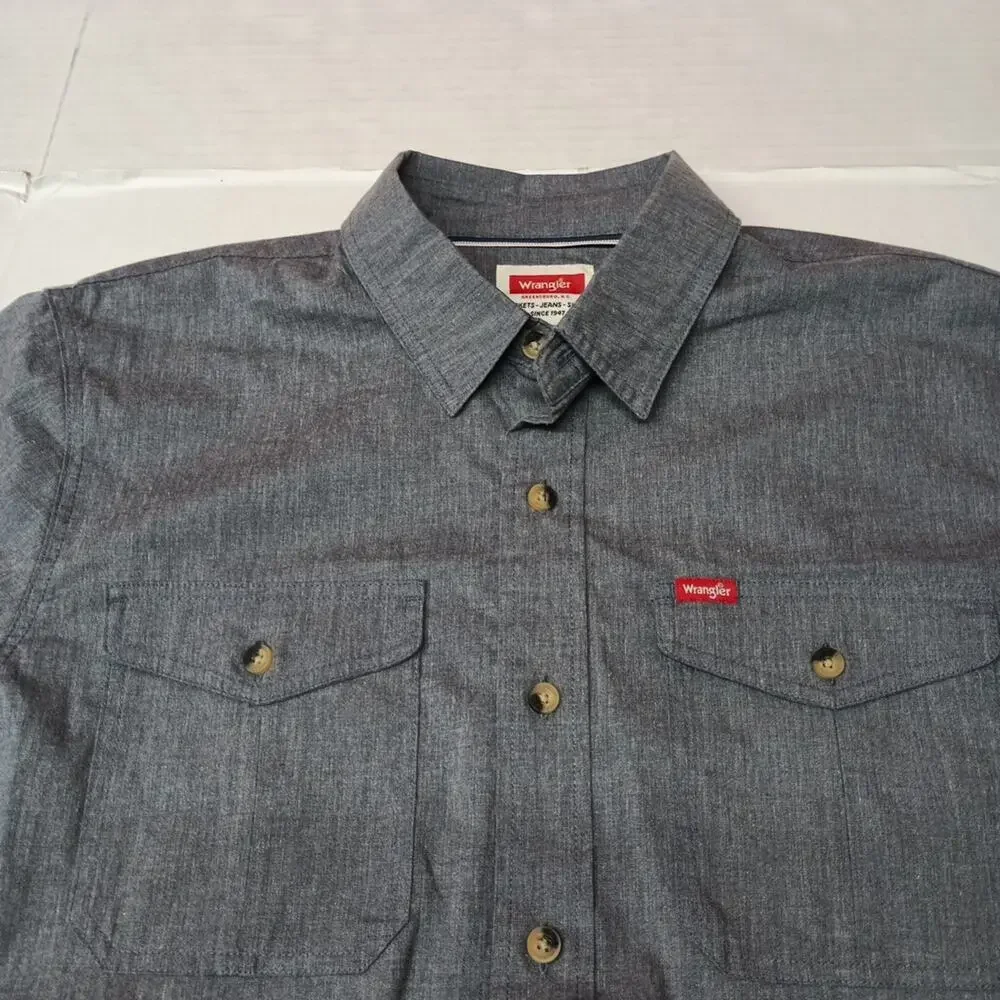 Wrangler Men's Relaxed Fit Woven Button Up Shirt Size L Gray‎